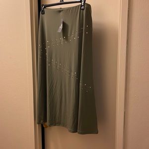 JM collection size XL.Green A-skirt with gold studs